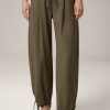 New Windsor Virgin Wool Balloon-Style Trousers In Olive